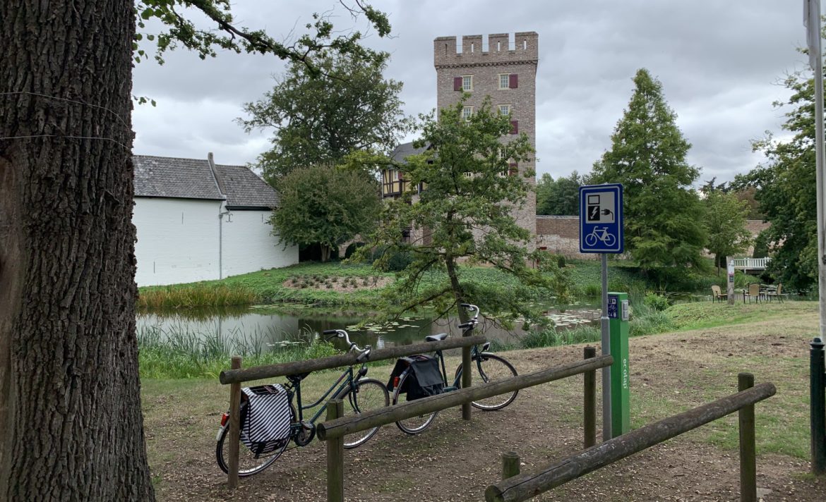 De Populairste Fietsvakanties in Nederland: Onbezorgd Genieten van Eigen Bodem Fietsen vanuit dit kasteel in midden Limburg
