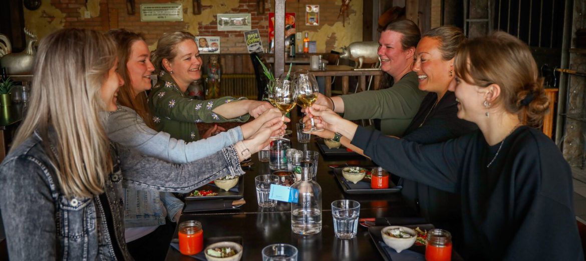 Avontuurlijk Vriendenweekend op de Veluwe: Scheuren in Buggy’s en Strikes Gooien! Avontuurlijk Vriendenweekend op de Veluwe: Scheuren in Buggy’s en Strikes Gooien!